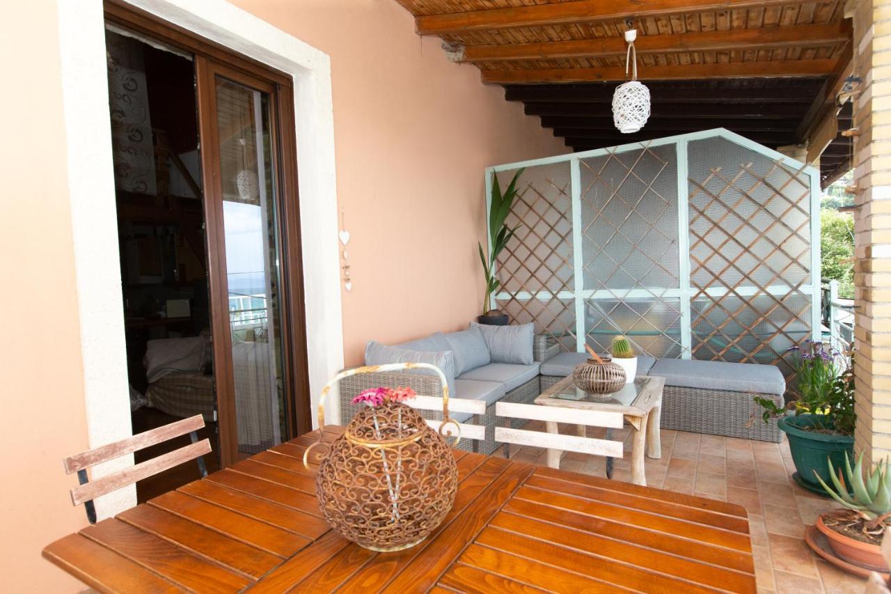 Seaview Stone Apartment In Ipsos Beach Kültér fotó